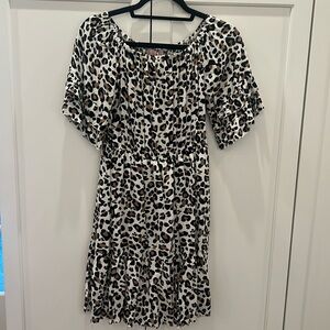 Women’s leopard print C+D+M short sleeve dress size medium.
